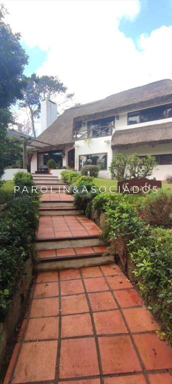 Oportunidad - Hermosa Casa en venta de 3 dormitorios en Pin