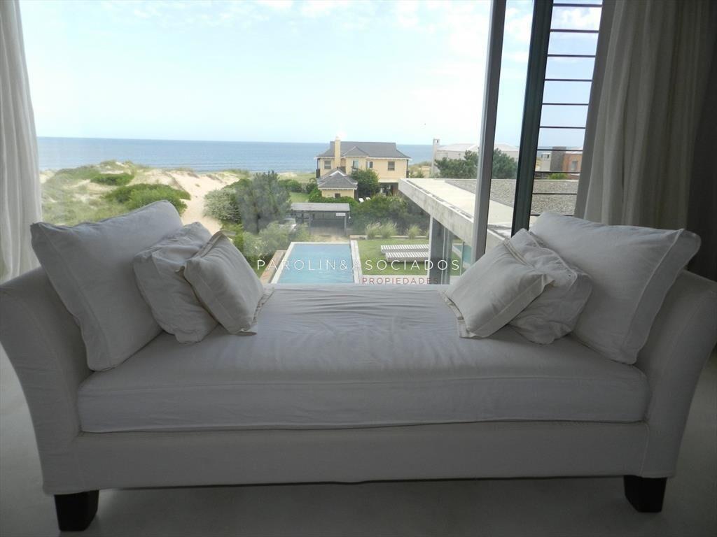Moderna casa frente al mar en venta en TÃ­o Tom,