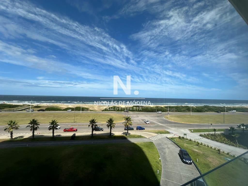 En venta apartamento de 3 dormitorios en suite en