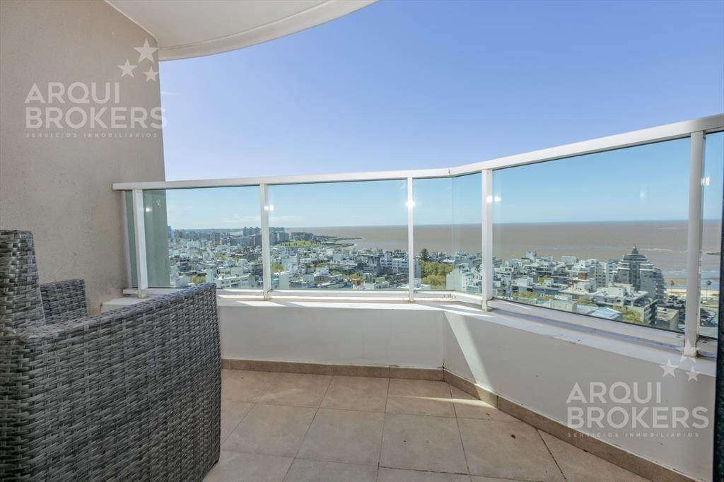 Apartamento de tres dormitorios en alquiler en Pocitos 2 gg