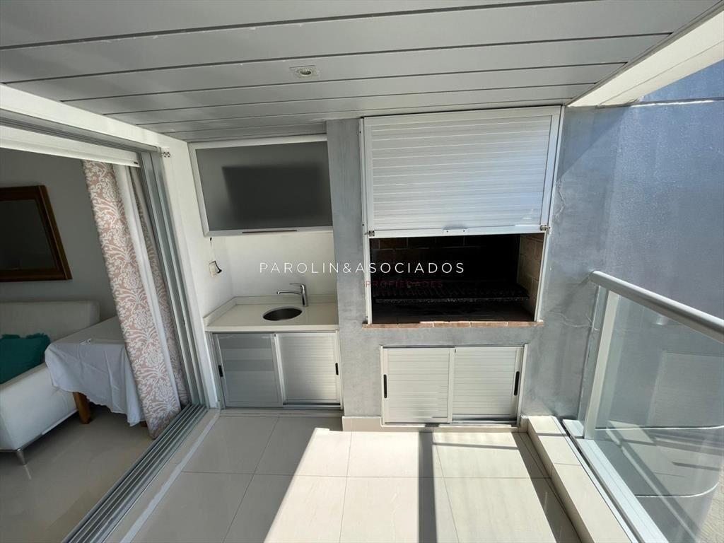 Apartamento de 2 dormitorios en venta en edificio