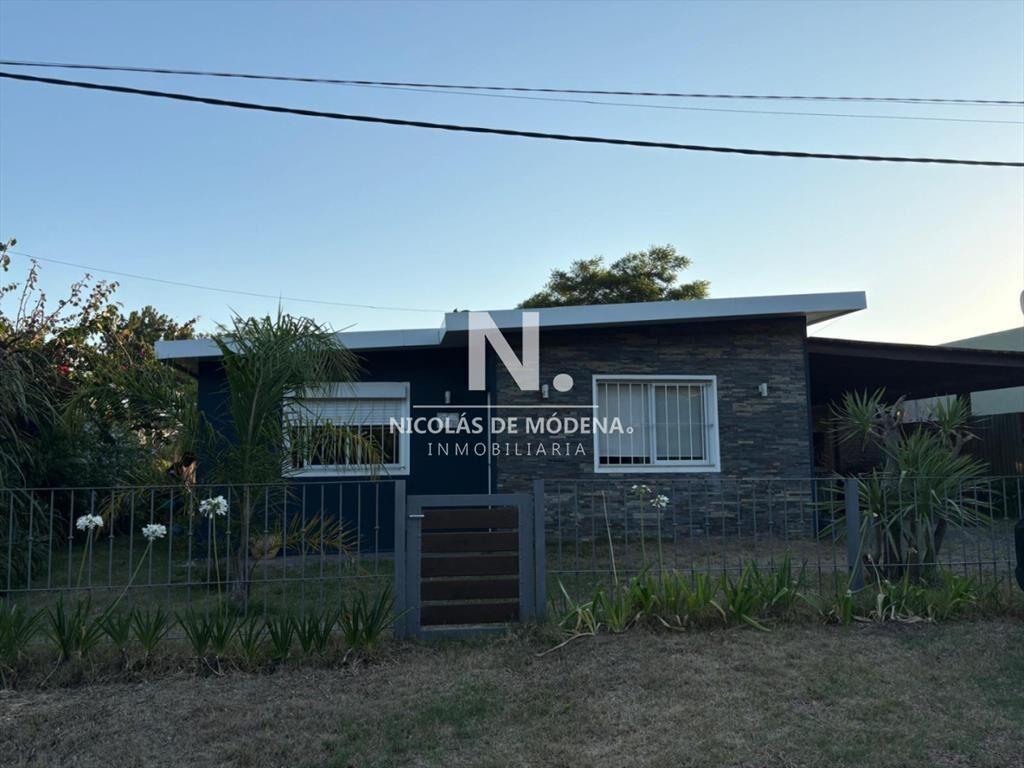 En venta casa de 3 dormitorios en Manantiales