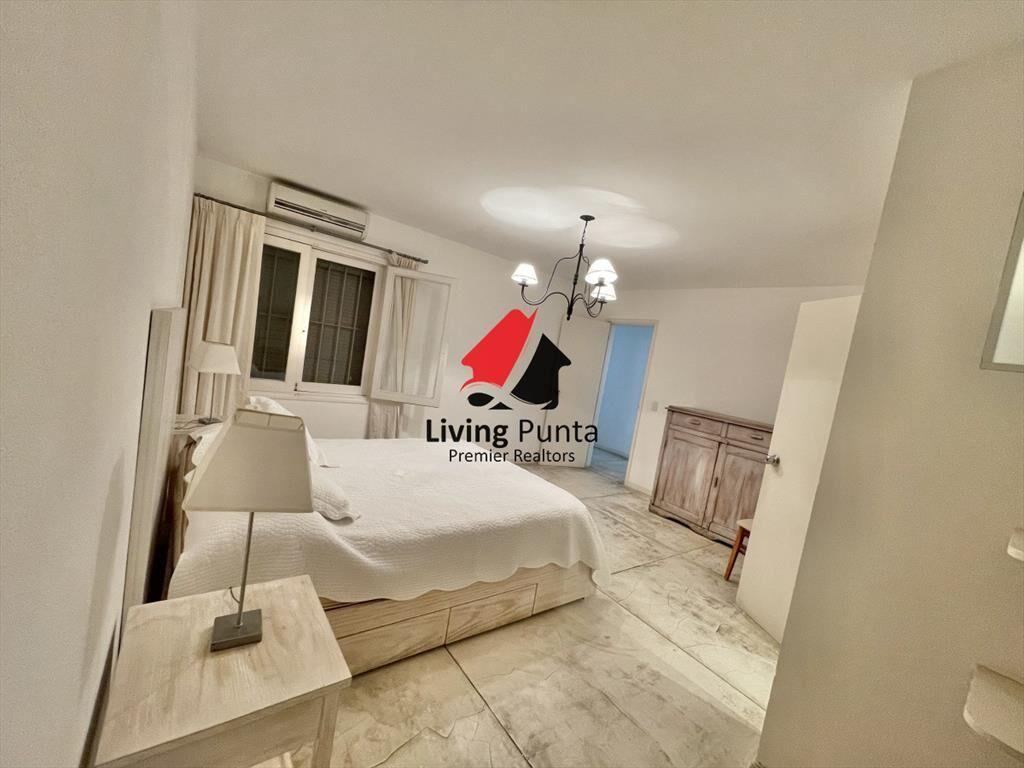VENTA DE HERMOSA CASA DE 4 DORMITORIOS EN LUGANO