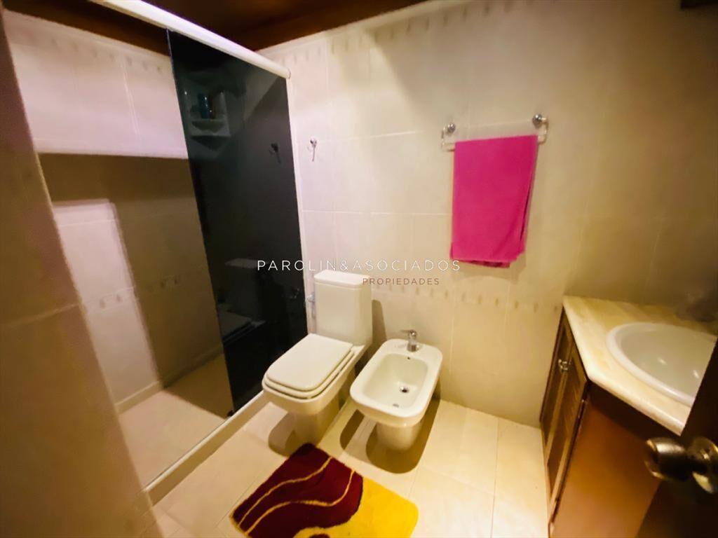 Excelente propiedad en venta de 4 suites en Punta
