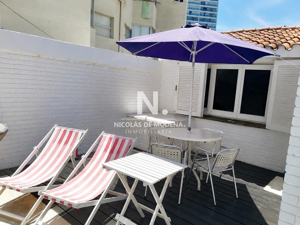 Casa de 5 dormitorios, con piscina y parrillero