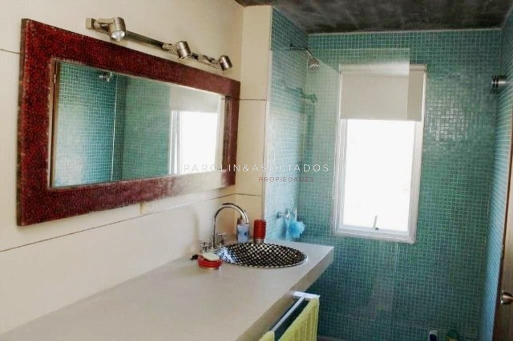 VENTA DE CASA DE 3 DORMITORIOS EN MONTOYA PUNTA