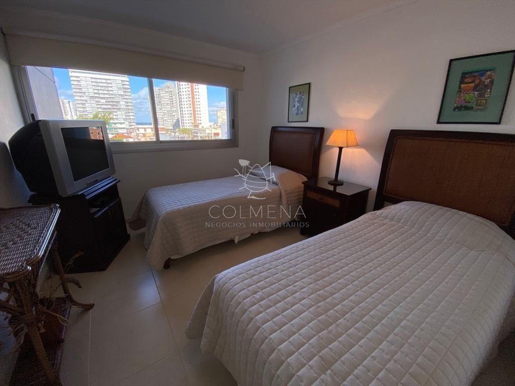 Apartamento en venta Playa Mansa 2 dormitorios