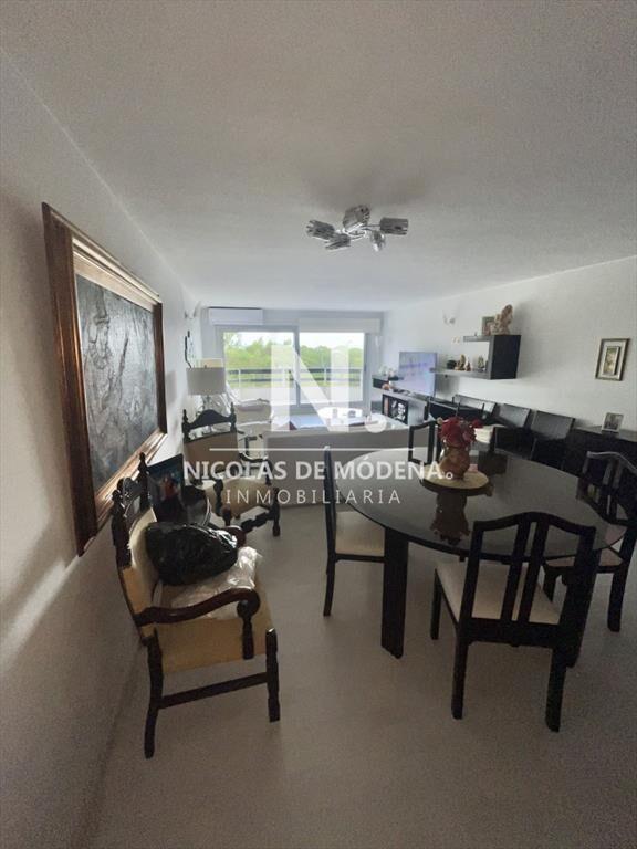 Vende apartamento de 3 dormitorios en Punta del