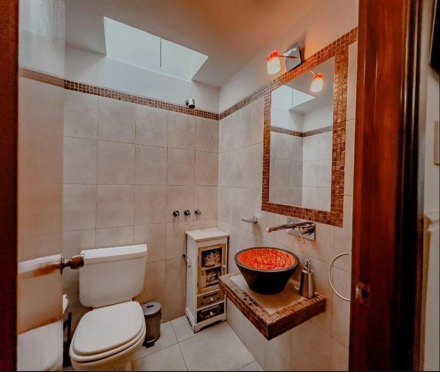 VENTA CASA LA BLANQUEADA: 4 DORMITORIOS, 2 BAÑOS Y GJE.
