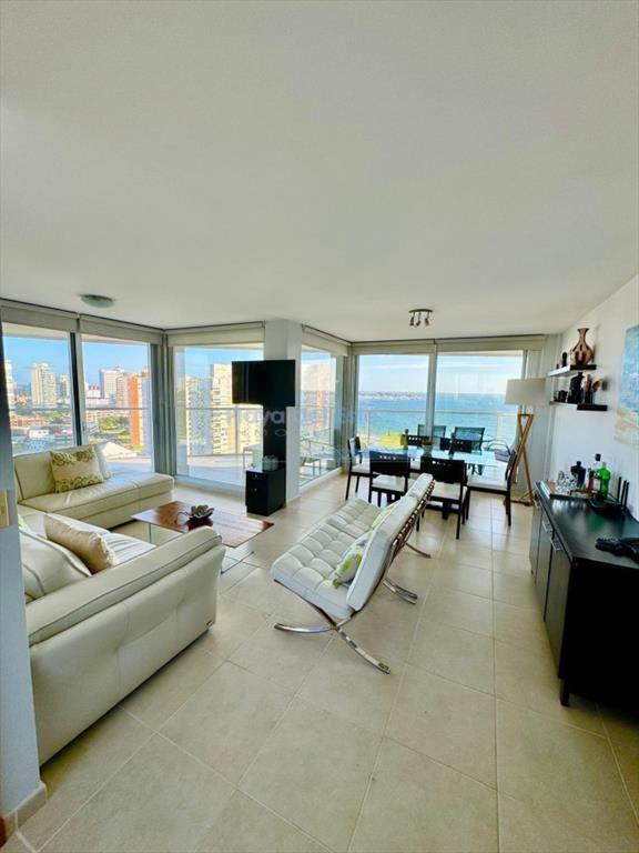 Apartamento en Venta de 3 domritorios en Punta ,
