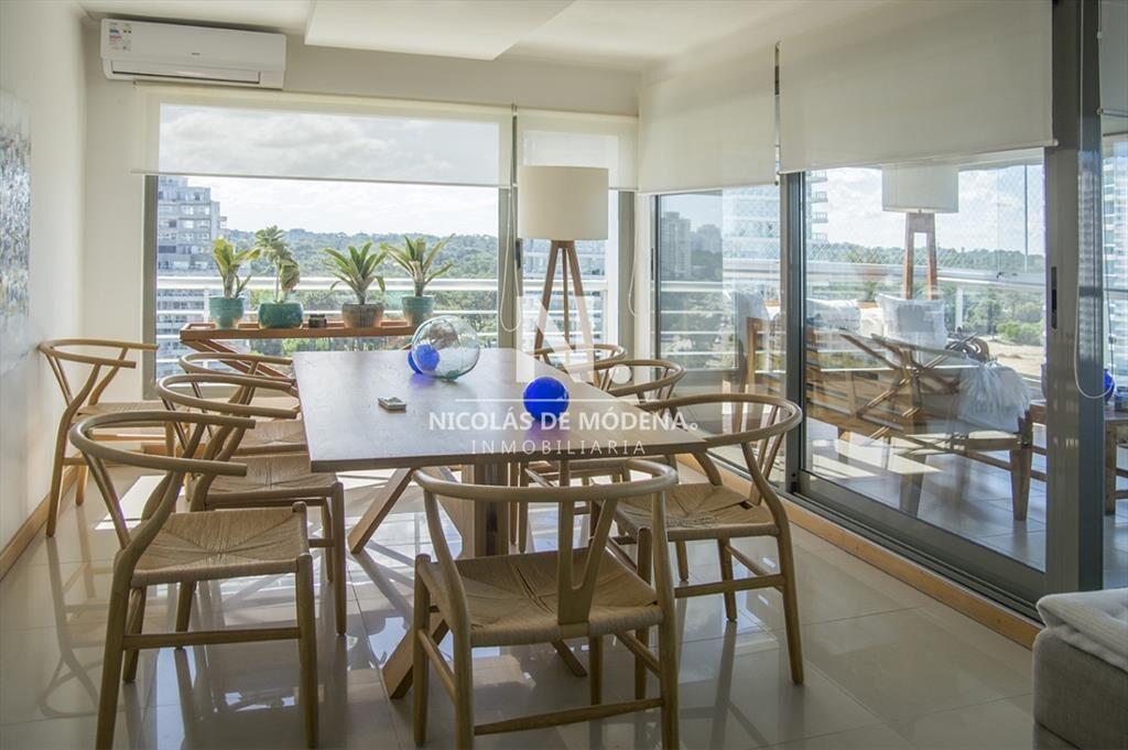 Penthouse en Punta del Este, playa brava 4 dormitorios