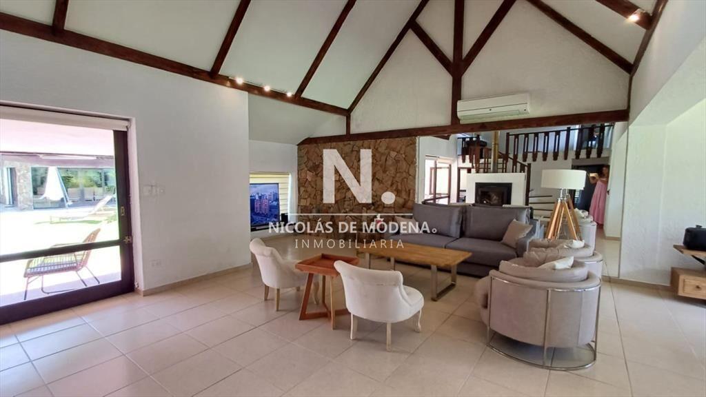 Vende gran casa para vivir todo el año, de 3 en