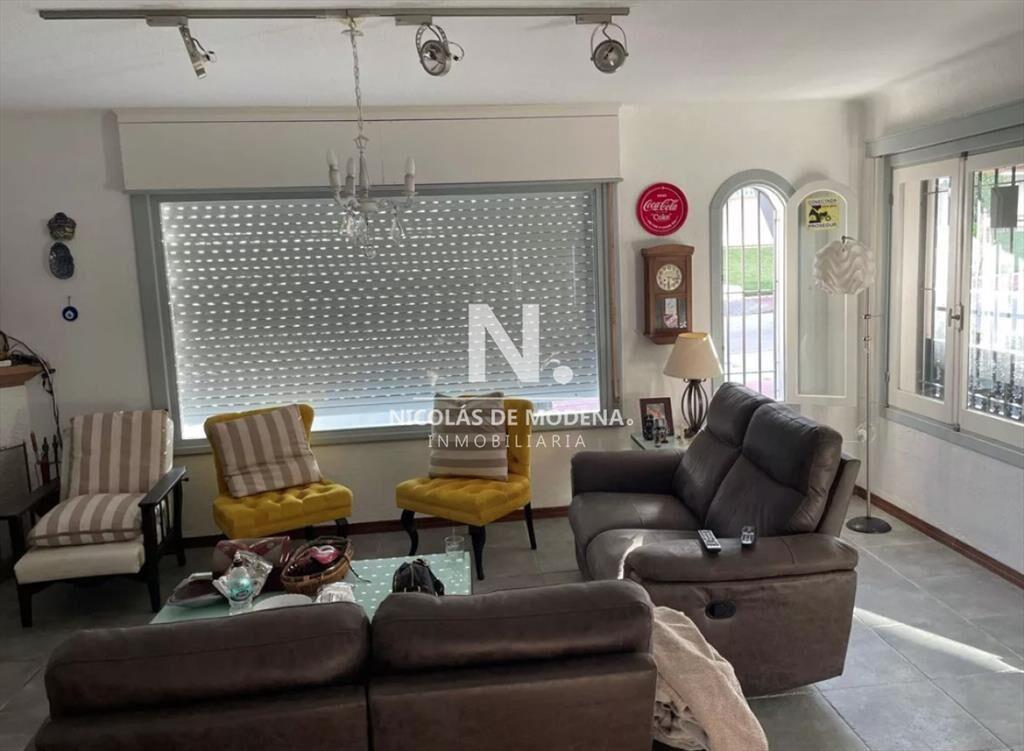 En venta espectacular casa frente al mar de 4 en