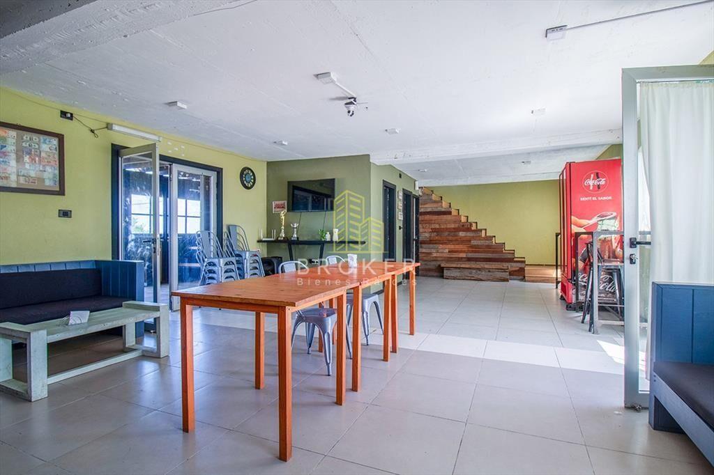 Venta de local comercial y cancha de futbol 5