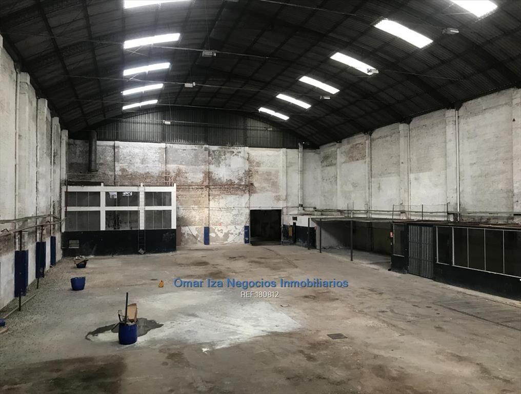 Venta local industrial con renta galpon deposito garaje