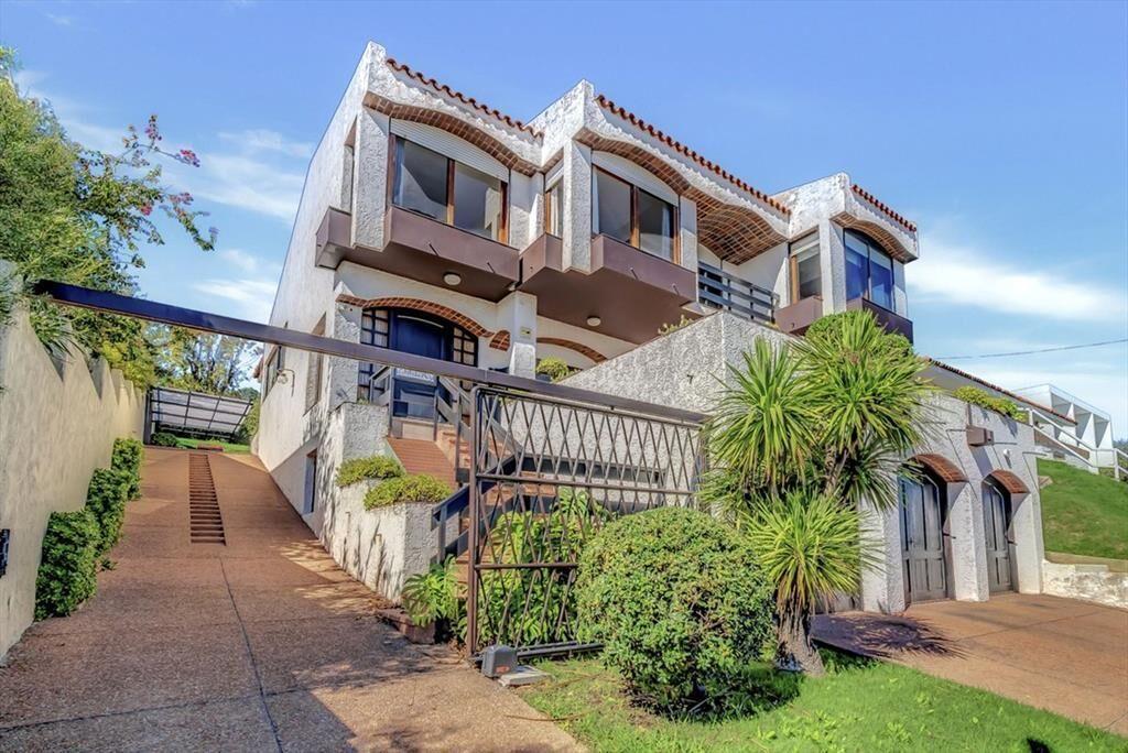 VENTA CASA 4 DORMITORIOS VISTA AL MAR PIRIAPOLIS
