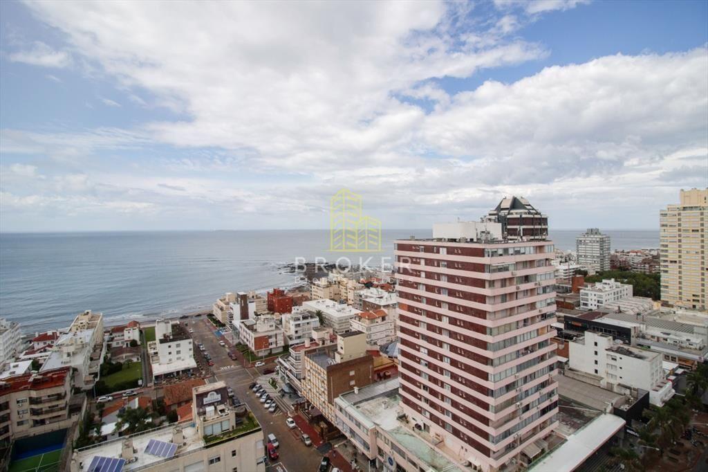 Venta de apartamento 3 dormitorios en peninsula.