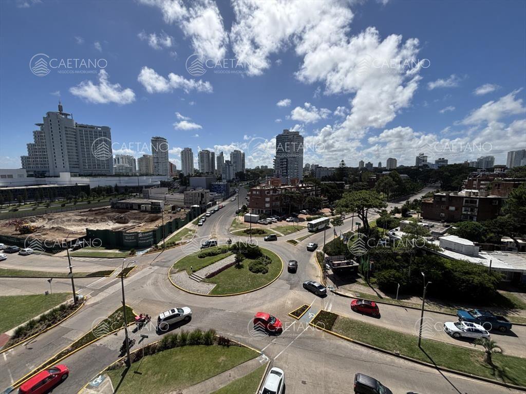 Venta - Parada 3 Mansa. Av. Chiverta casi a