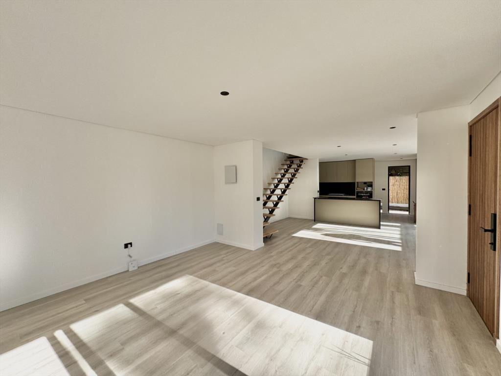 VENTA DE CASA 3 DORMITORIOS A ESTRENAR - ZONA COLEGIOS