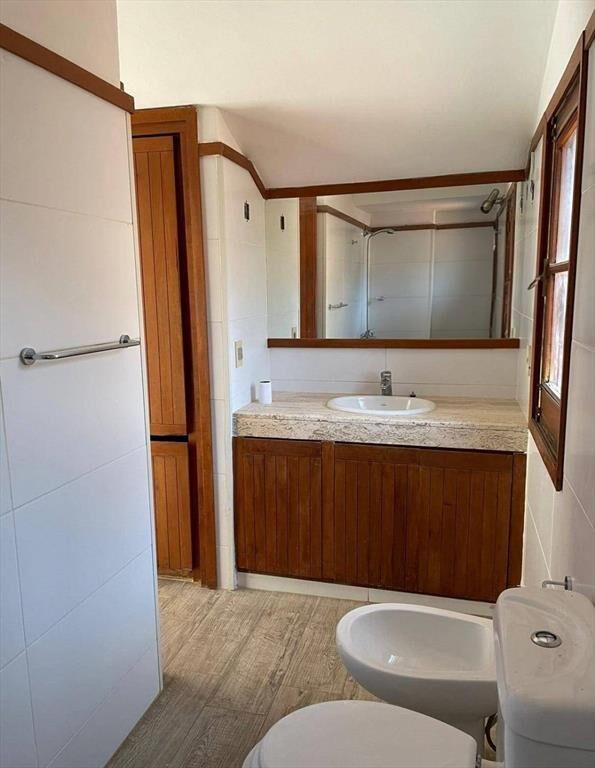 Venta de Casa con 3 dormitorios y piscina en Carrasco norte