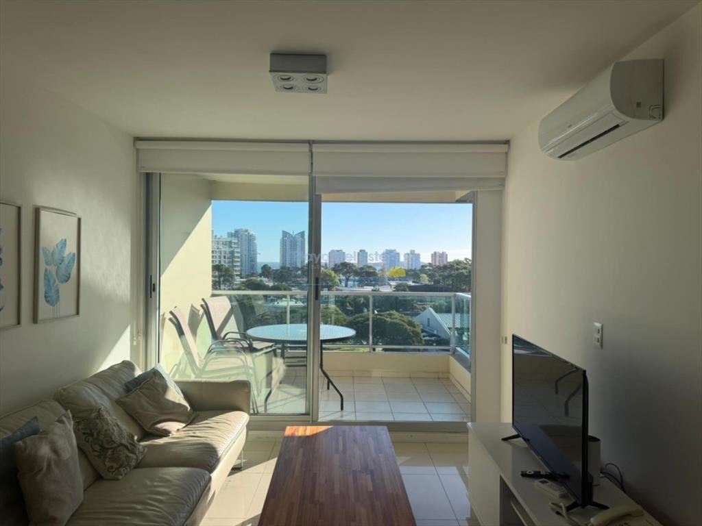 Apartamento en alquiler anual de 1 dormitorio en