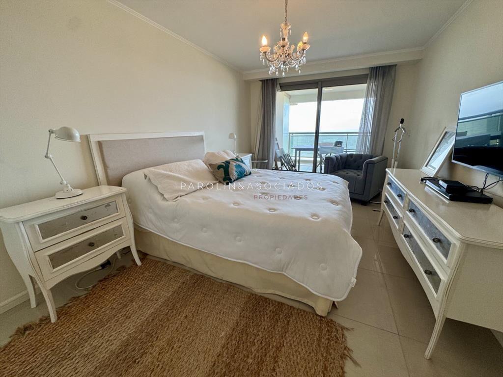 Hermoso apartamento en venta en torre Imperiale, Punta del