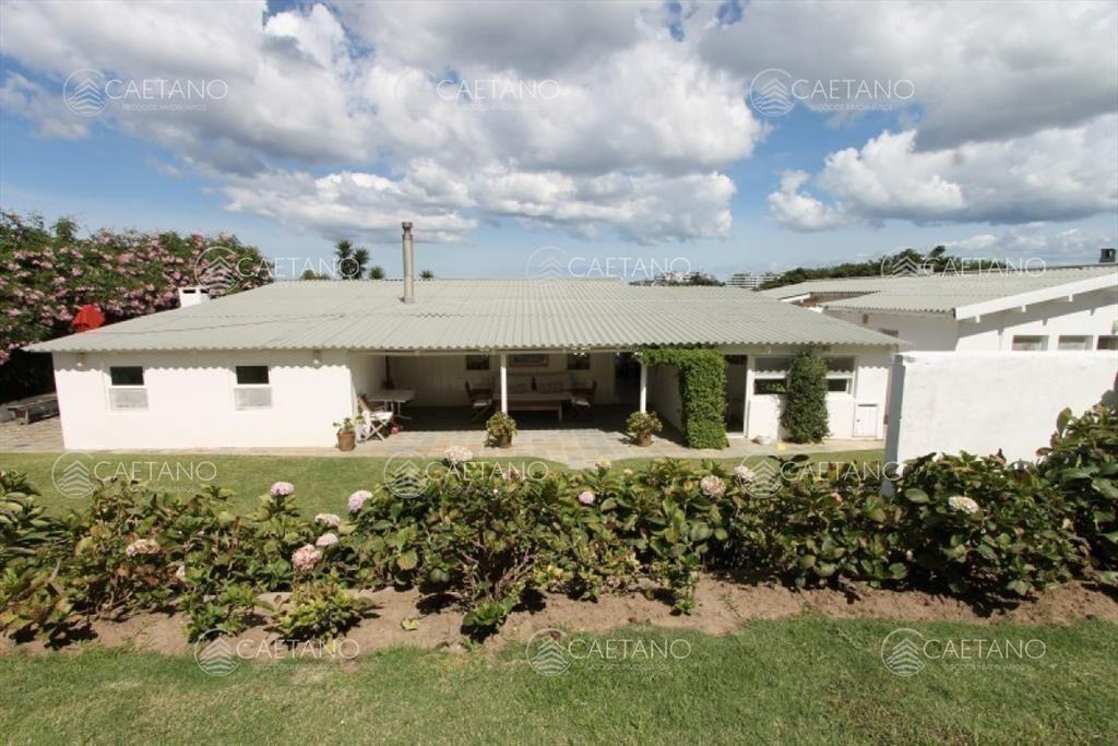 Casa sobre la playa, ideal para veranear!