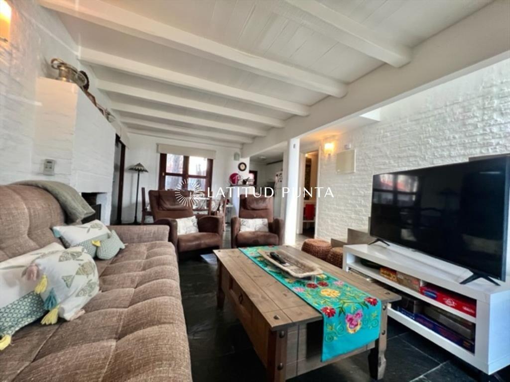 Casa en barrio privado Parque Pinares, 2