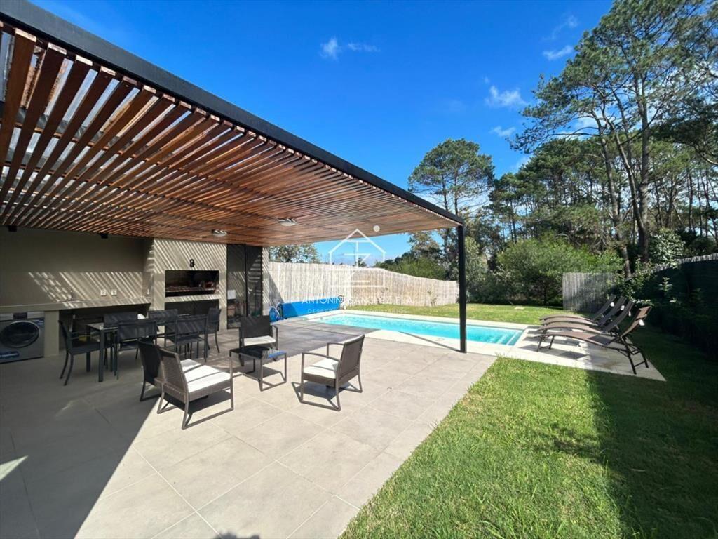 Venta casa cinco dormitorios Punta del este