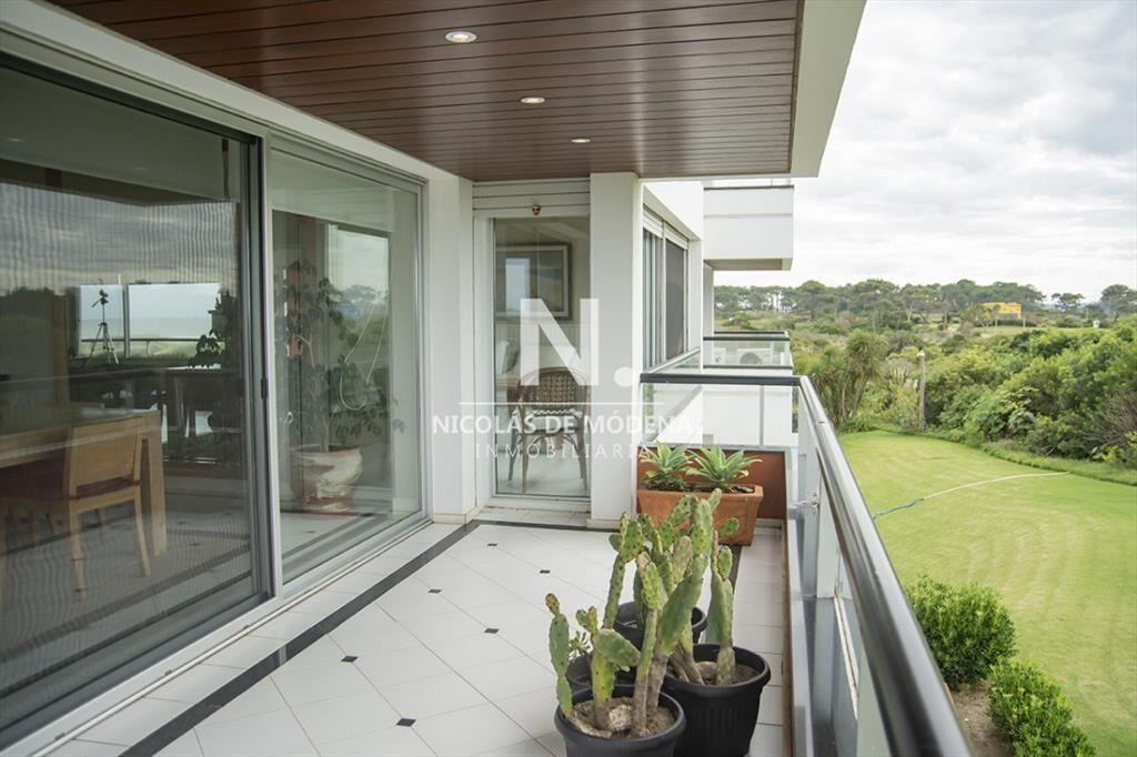 Espectacular departamento de 4 dormitorios en al