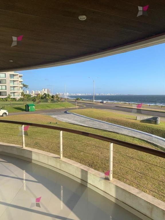 Apartamento en venta Playa Mansa 3 dormitorios