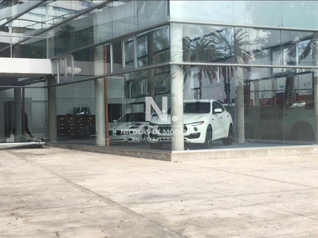 Local En VentaEn Zona Península, Punta Del Este