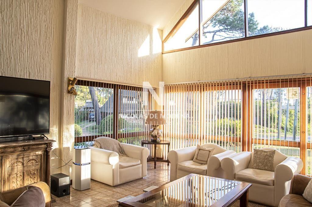 Hermosa casa en venta en Punta del Este de 7 dormitorios