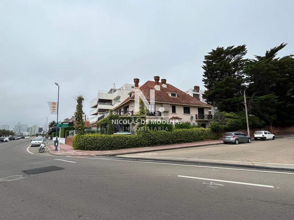 Casa de gran tamaÃ±o ubicada a pasos del Mar