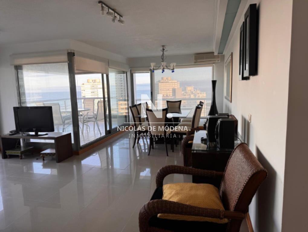 En venta apartamento de 3 dormitorios en Playa