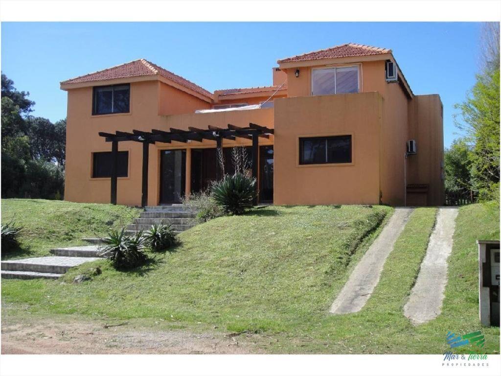 Casa en Bo. Cordoba, 4 dormitorios *
