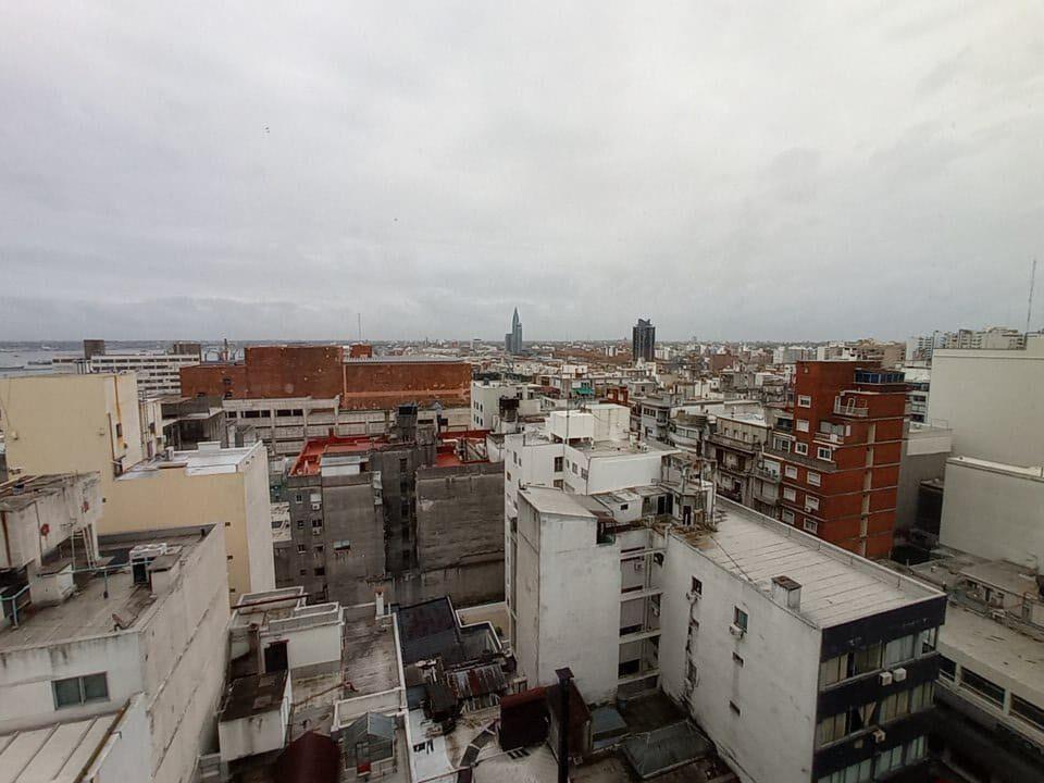 Plaza Independencia , 570 m2 llanos, piso alto con la mejor