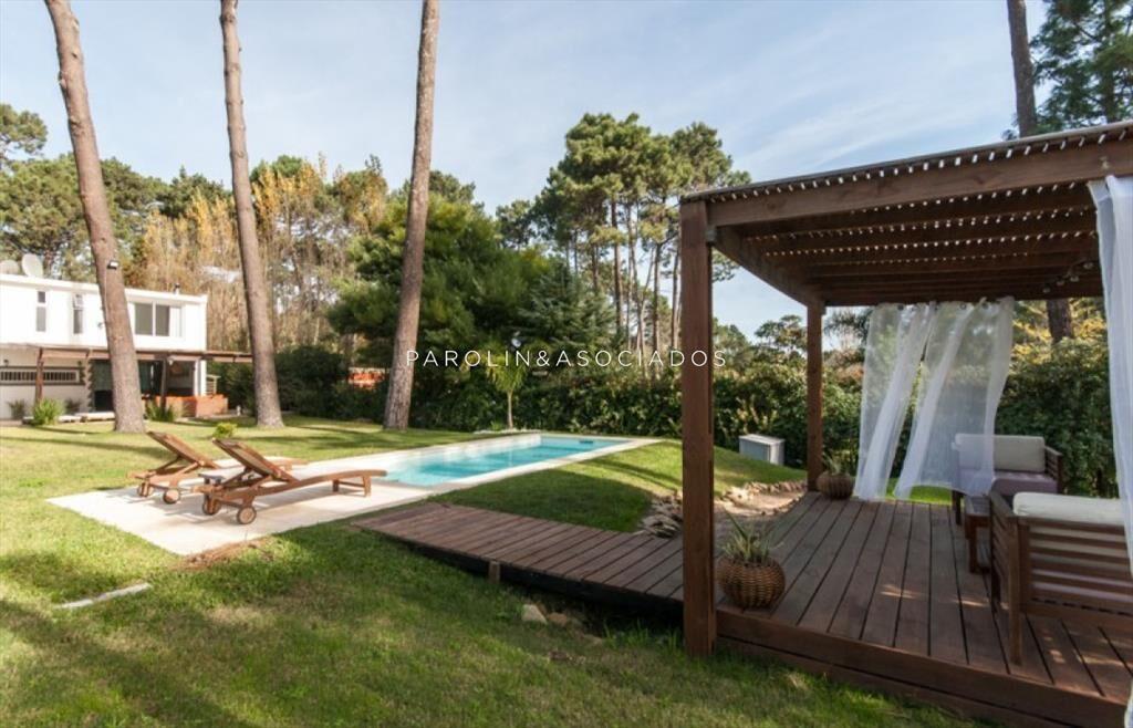 Hermosa casa en venta de 4 dormitorios en Punta
