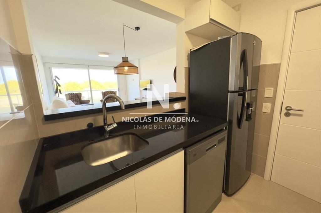 Apartamento de 3 dormitorios en alquiler Playa Brava