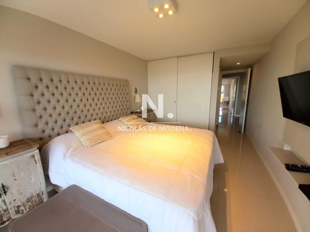 Apartamento Frente al Mar en Venta Dos y Servicio