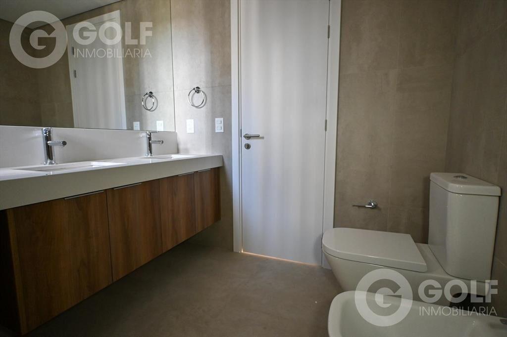 Alquiler de apartamento con 3 dormitorios y 2 cocheras simp
