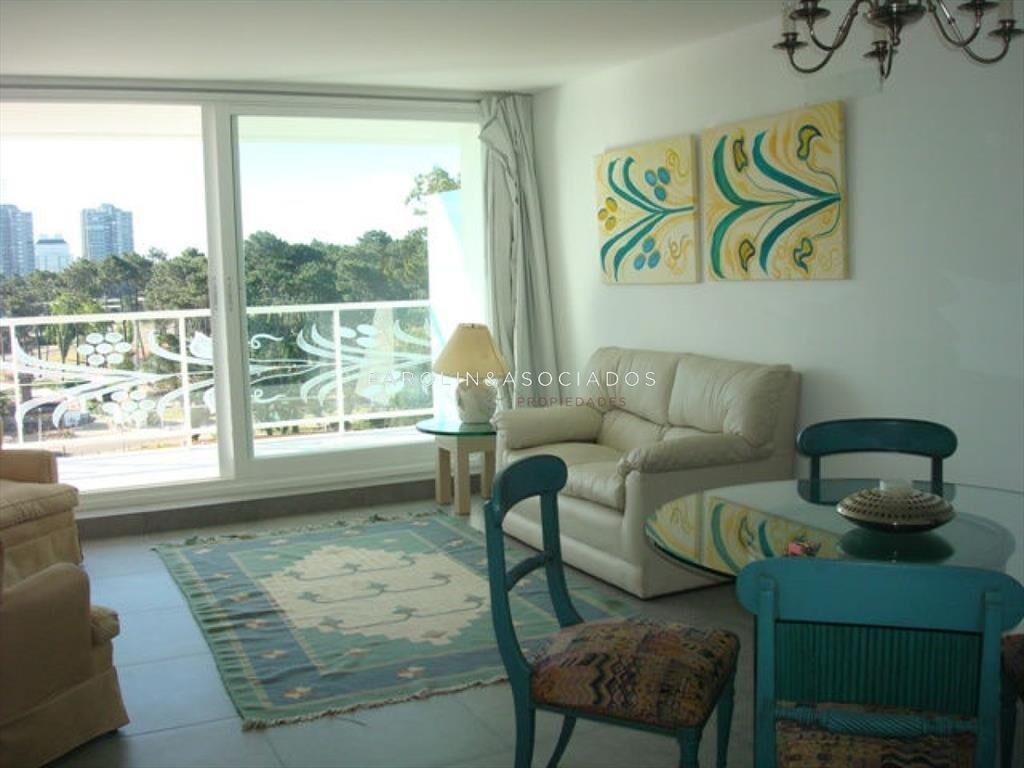Apartamento en venta en torre Yoo, Punta del Este.