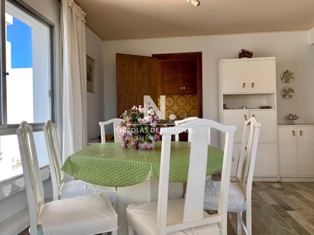 Apartamento de tres dormitorios En Venta. Península, a met