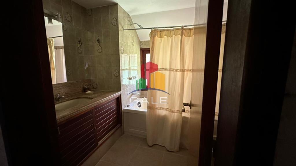 Vendo Excepcional Chalet de 4 Dorm y 4 baÃ±os en