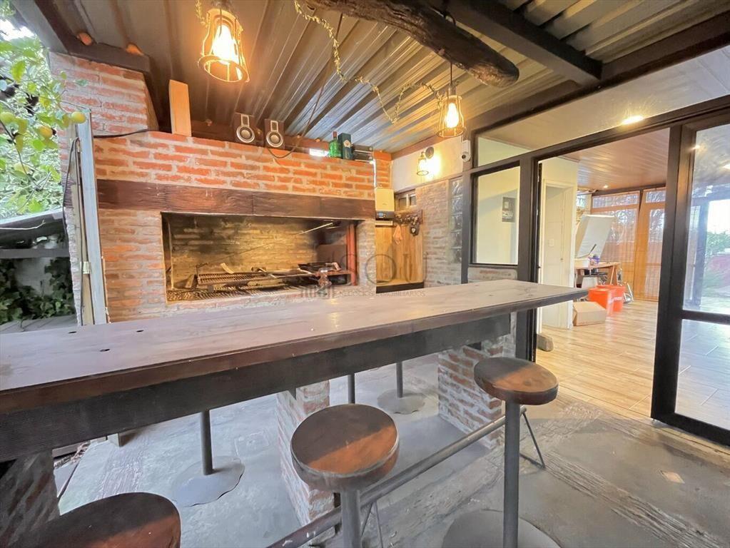 Venta casa 4 dormitorios 2 baños Punta de Rieles
