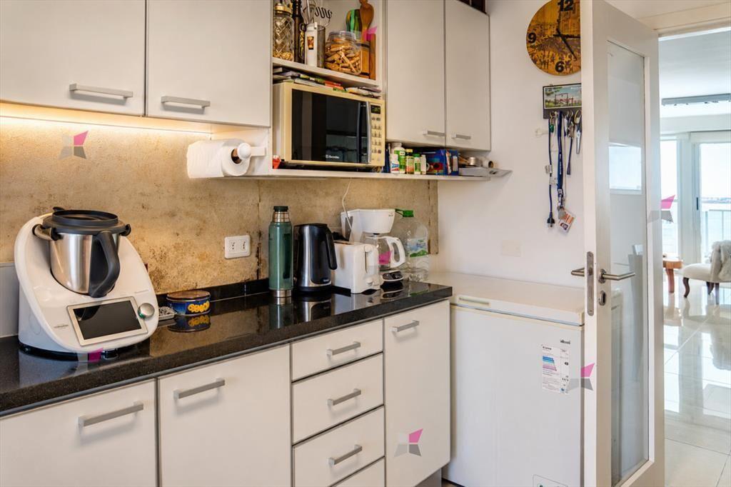 Departamento de 3 dormitorios en venta a pasos del mar. Gal