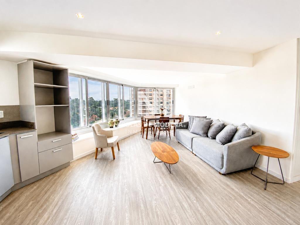 Cómodo Departamento sobre  Roosevelt en venta.