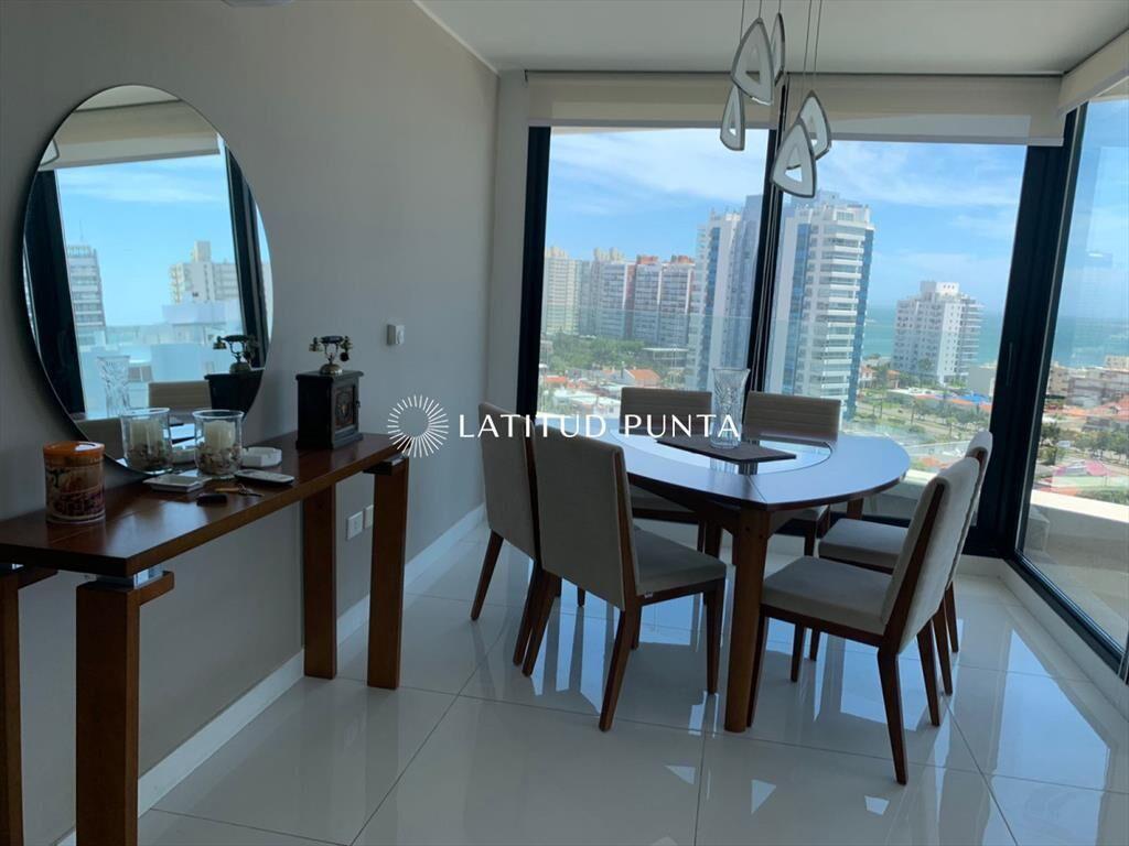Apartamento de 3 dormitorios en Artower