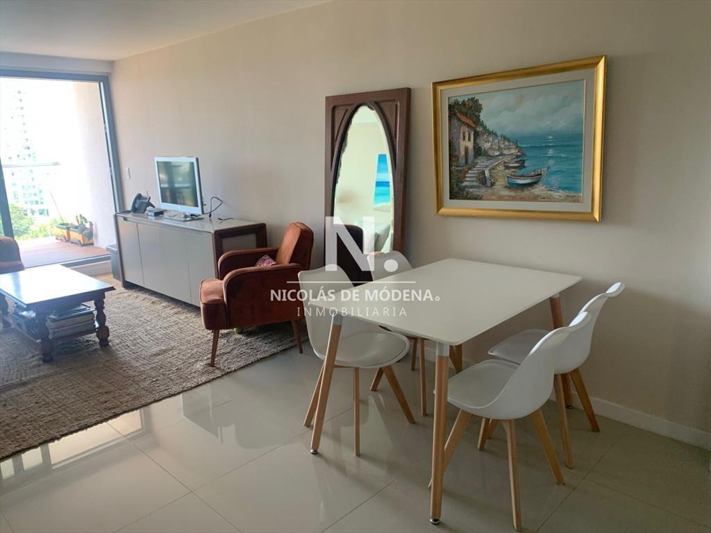 Apartamento de 2 dormitorios y 2 baños, con del