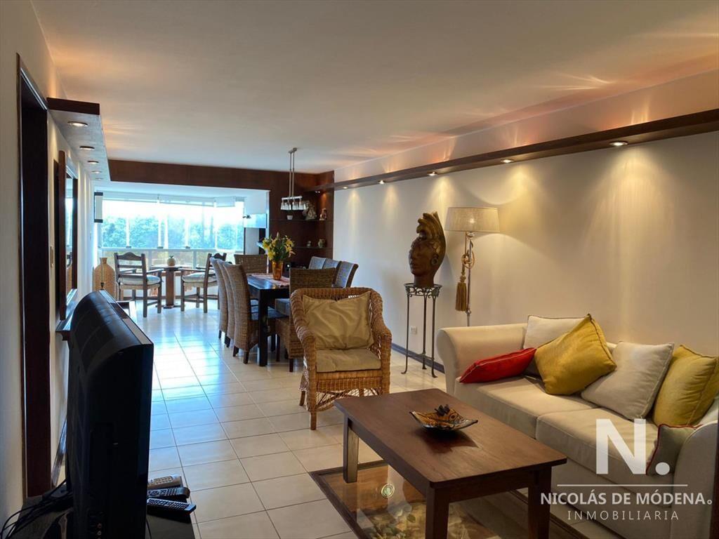 apartamento en primera linea de playa mansa cuenta  con par